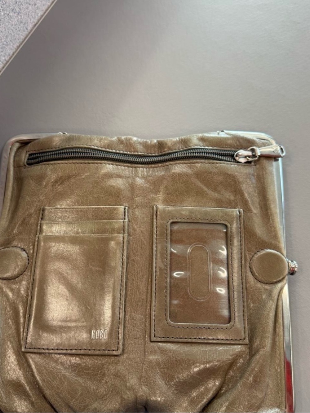 Leather Hobo wallet. Gold metallic clutch with floral lining #glamour
